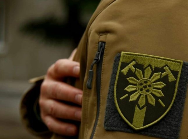 Принц Гаррі зберігає шеврони українських бригад. Серед них і 128 Закарпатської бригади