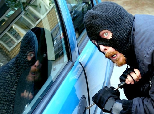 У Мукачеві затримали членів банди, яка "чистила" автівки