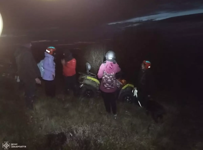 З трьома жінками та їх собакою в горах трапилась неприємна ситуація