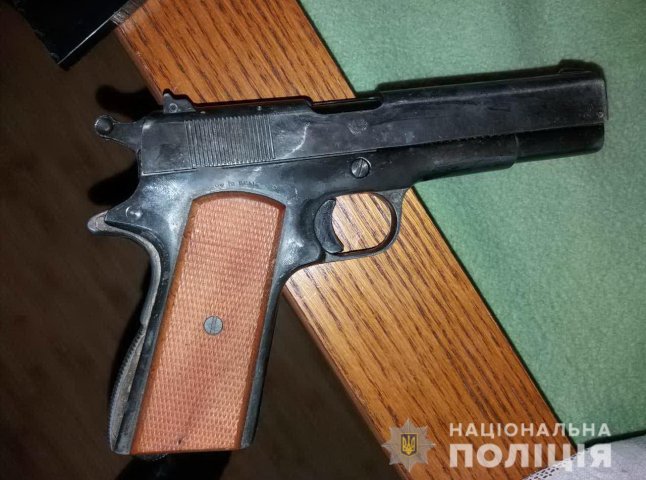 У жителя Іршави знайшли чимало зброї