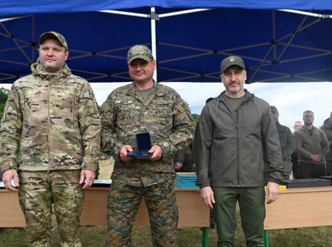 На Мукачівщині пройшов курс підготовки цивільного населення до національного спротиву На Мукачівщині пройшов курс підготовки цивільного населення до національного спротиву