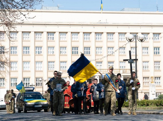 Залишилися дружина і доньки: в області поховали військового