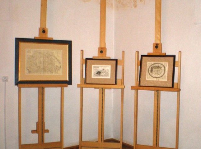 Невідомий меценат подарував Історичному музею Мукачівського замку «Паланок» дарунки придбані на аукціоні "Сотбіс" (ФОТО)