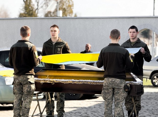 У Мукачеві попрощалися із 32-річним військовим