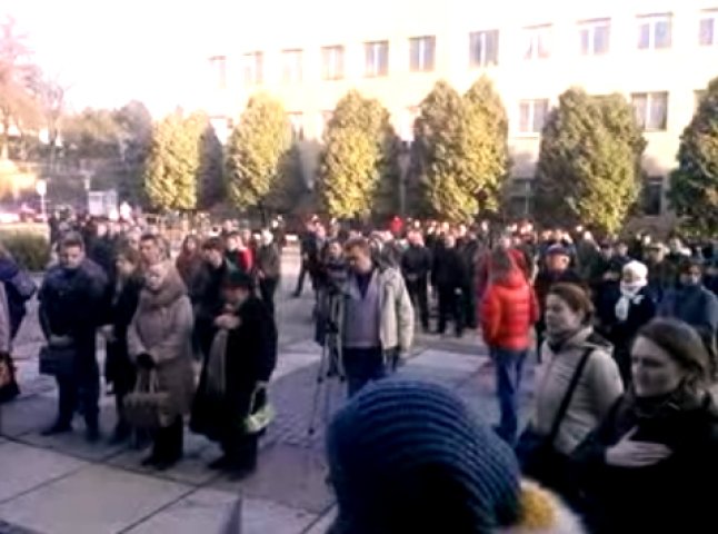В Ужгороді розпочалась акція протесту проти Віктора Погорєлова (ПРЯМА ТРАНСЛЯЦІЯ)