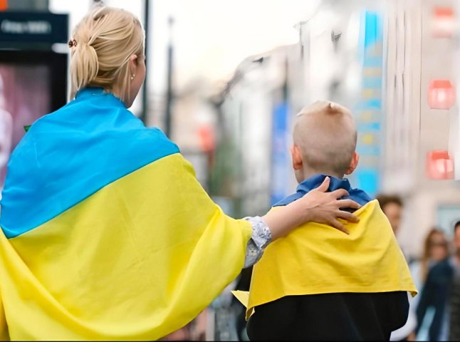 Для українців, які виїхали за кордон, готують зміни: частина людей стривожені нововведенням