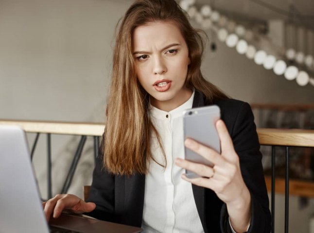 Чи потрібно на роботі повідомляти, що ви змінили номер телефону