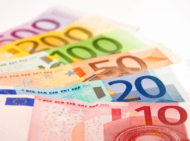 Дизайн євро збираються змінити: що можуть зобразити на купюрах