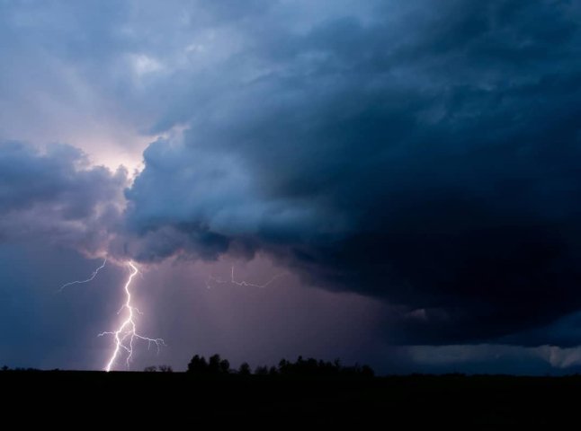 В області на сьогодні оголосили штормове попередження через негоду, яка насувається