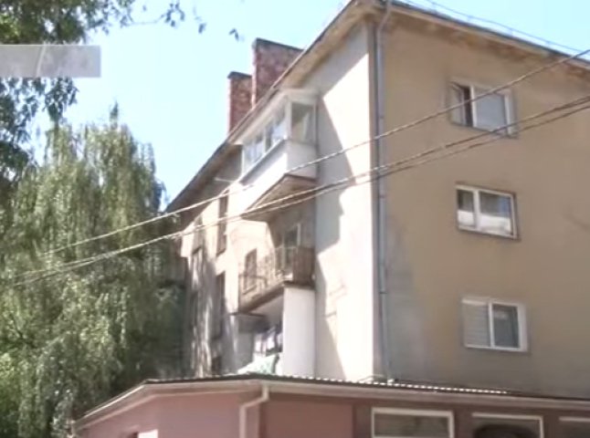 Жителі однієї із багатоповерхівок Ужгорода бояться залишитись без стін
