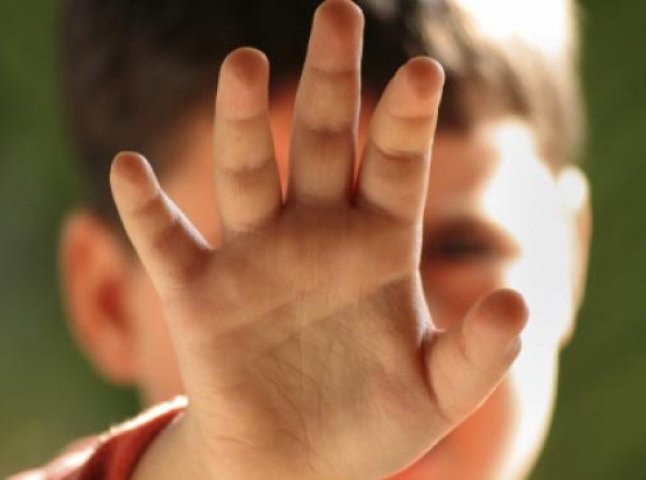 У Сваляві затримали педофіла, який три роки ґвалтував хлопчика