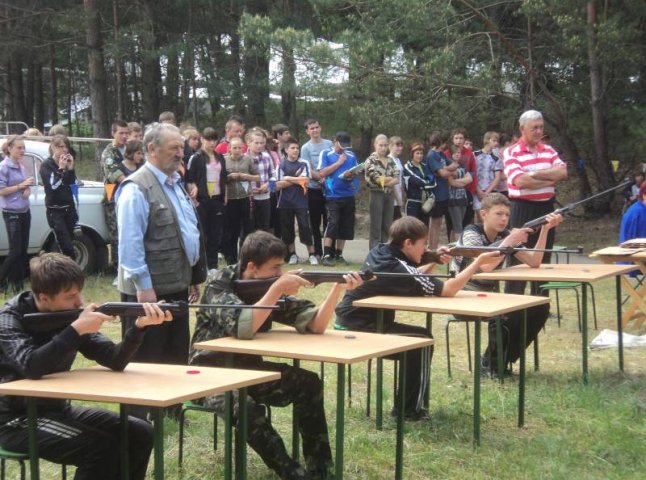 Чотириста ужгородських школярів вчитимуться стріляти на місцевому полігоні