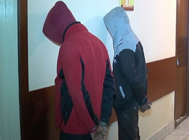 Ужгородські поліцейські затримали двох неповнолітніх крадіїв
