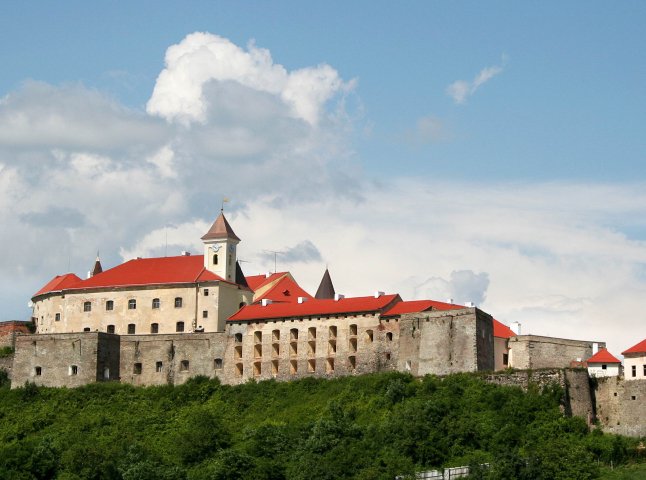 У Мукачівському замку "Паланок" відкриють виставку робіт відомих художників Закарпаття