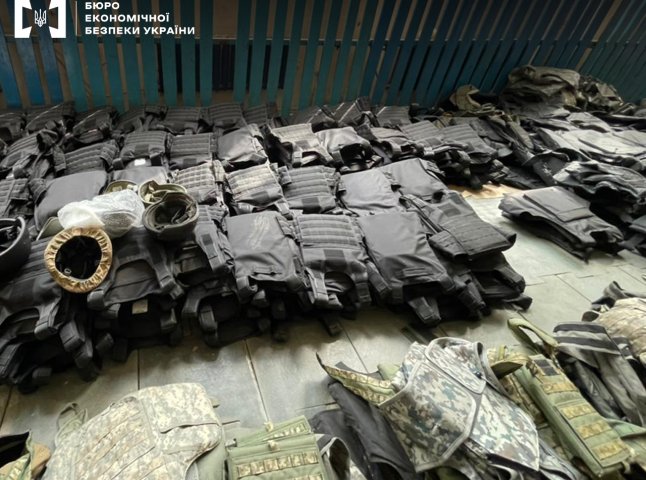 Підприємець з Київщини продав 350 неякісних бронежилетів закарпатським військовим