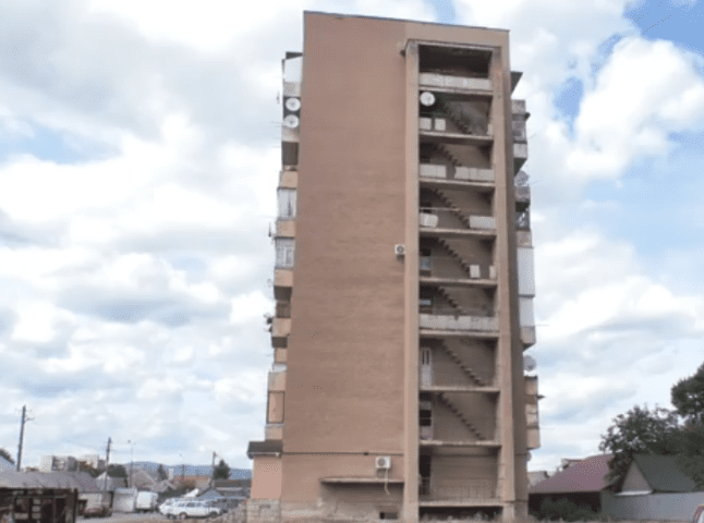 Смертельне падіння: з балкону 9 поверху впав чоловік