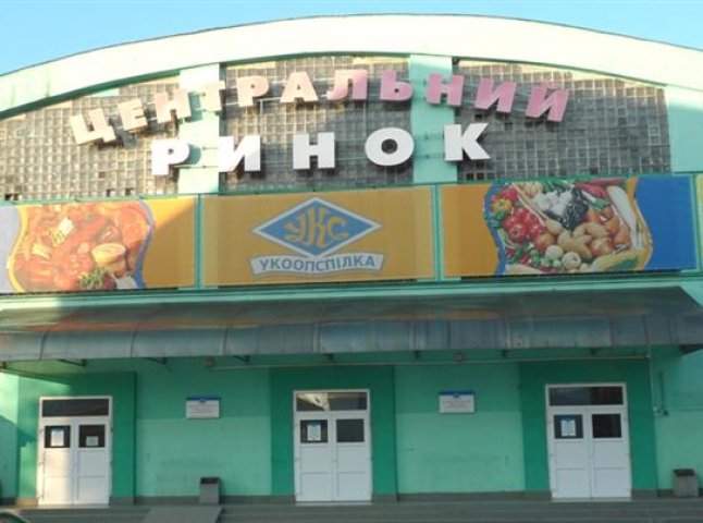 Житель Ужгородщини з проламаною головою - нова знахідка на центральному ринку Мукачева 