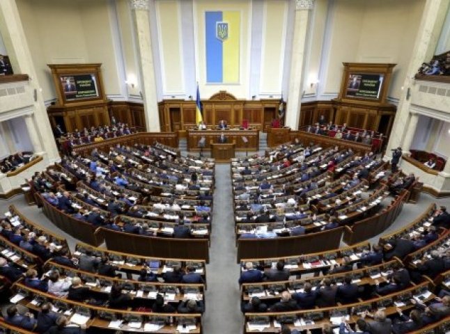 Українці сьогодні на дострокових виборах обирають новий склад Парламенту