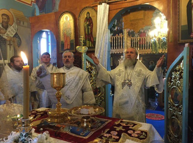 У третій день Різдва владика Феодор відправив Літургію у Ракошинському монастирі