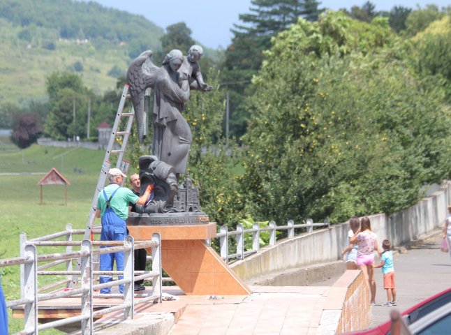 Спаплюжений у Мукачеві пам’ятник відновлять