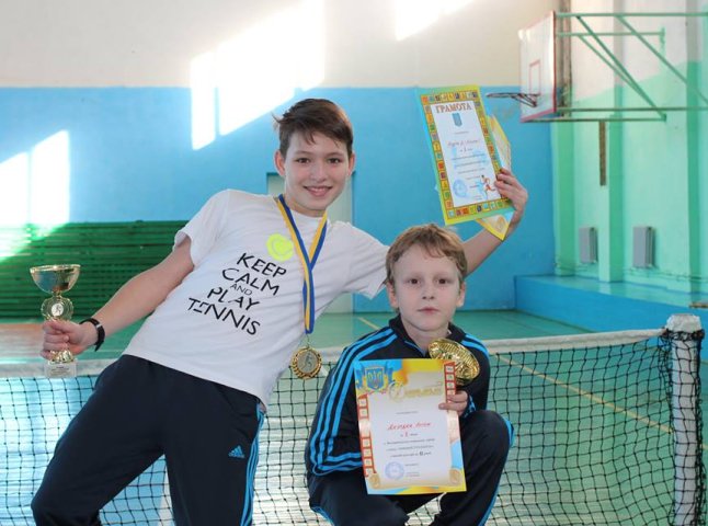 Юні ужгородські тенісисти здобули перші місця на всеукраїнському зимовому турнірі