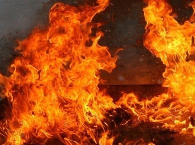 Вночі на одному з ринків Ужгорода спалахнула пожежа