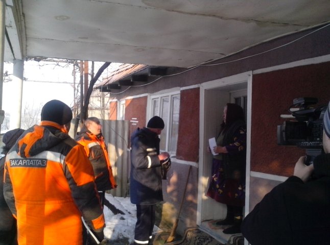 Виноградівські рятувальники та газовики попереджали пожежі в житловому секторі села Сасово