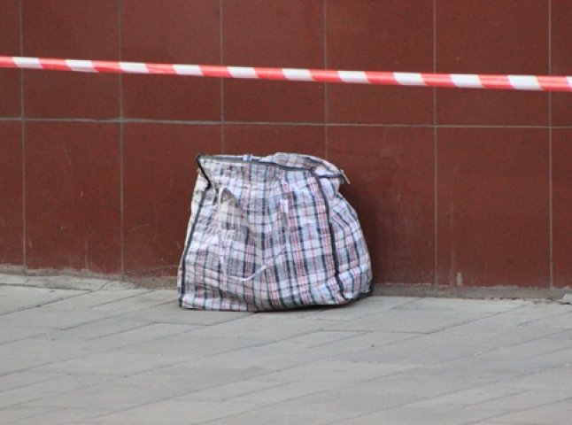 Адміністратор кафе-готелю у мікрорайоні "Паланок" виявив підозрілу сумку з дротами