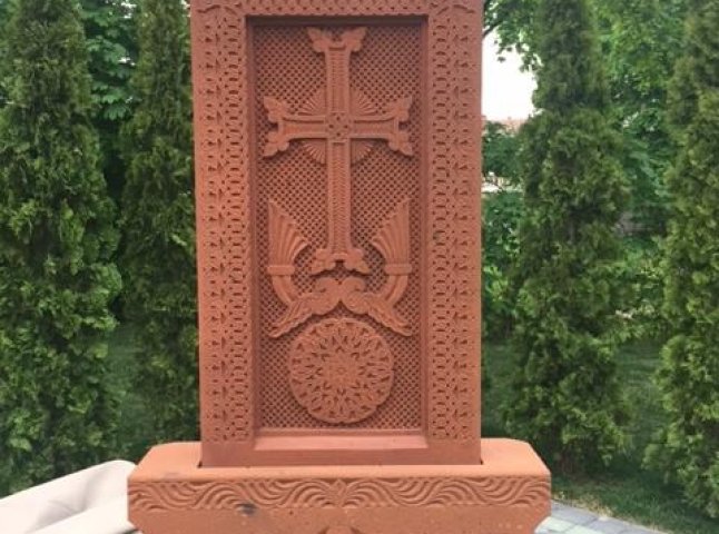 Встановлений в Ужгороді пам’ятний знак про геноцид вірмен схвилював представника азербайджанської громади міста