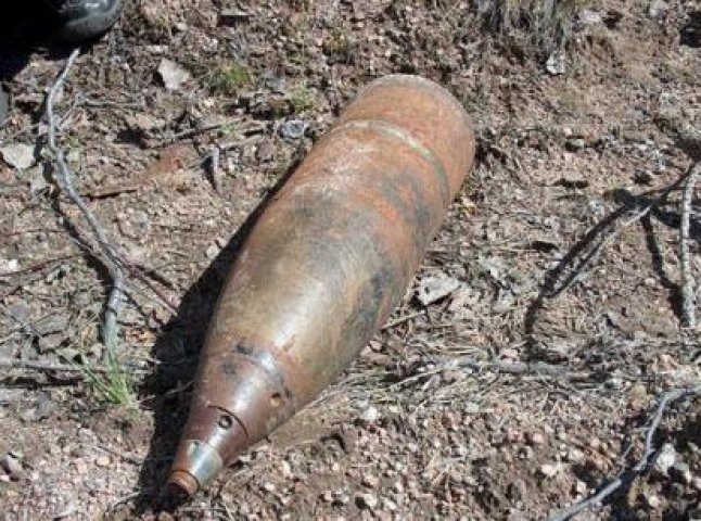 У Мукачеві виявили артилерійський снаряд