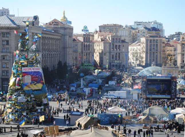 Один день з життя Майдану: на що перетворилась центральна площа України за місяць після революції (ФОТОРЕПОРТАЖ)