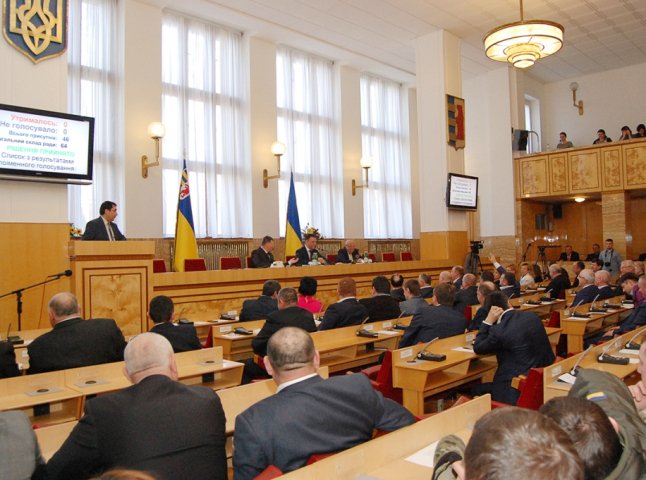 Депутати Закарпатської облради закликали Петра Порошенка докласти всі зусилля для звільнення Надії Савченко