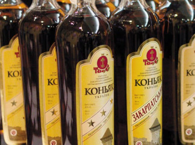 На Ужгородщині займалися розповсюдженням контрафактного алкоголю
