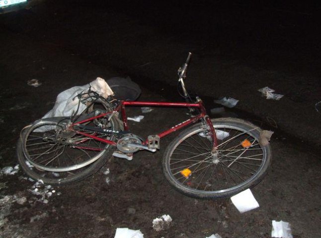 Водій на "Мерседесі" збив велосипедиста та втік з місця пригоди