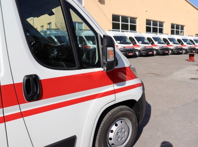 Мукачівські медики в професійне свято врятували чоловіка