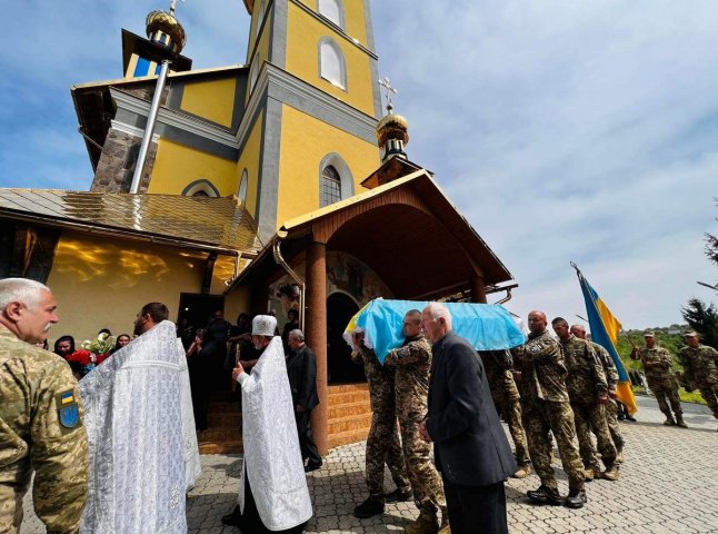 У селі на Мукачівщині поховали військового