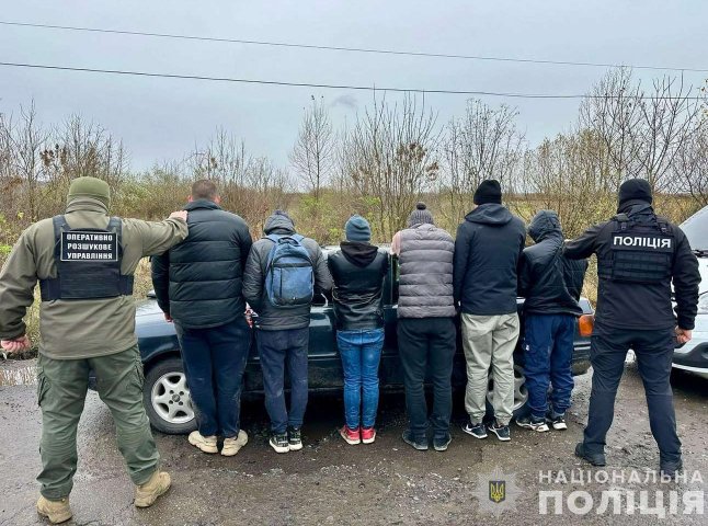 Неподалік кордону із Угорщиною затримали шістьох чоловіків