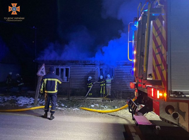 На Хустщині через електричну плитку спалахнув будинок