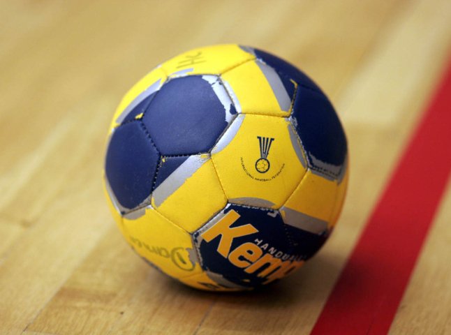 Ужгородські гандболістки здолали столичних суперниць у першому матчі фінального туру