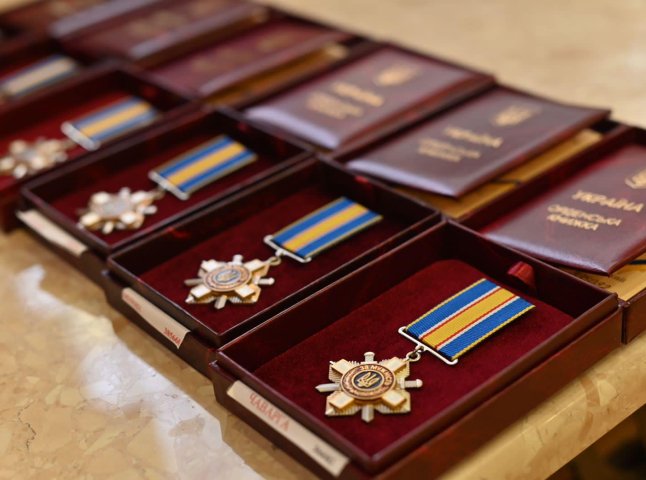 На Закарпатті посмертно відзначено воїнів, які загинули, захищаючи Україну від окупантів