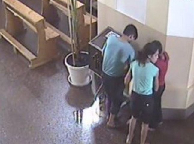 Поліцейські затримали трьох дітей-ромів, які пограбували скриньку для пожертвувань учасникам АТО
