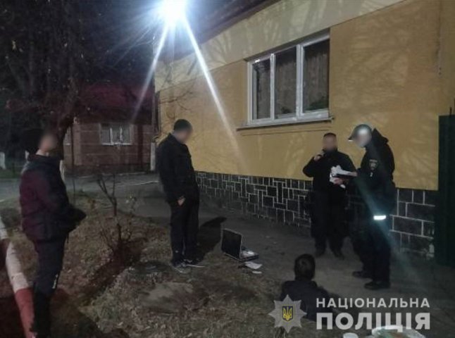 Поліцейські показали, що вночі накоїв 18-річний хлопець у Мукачеві