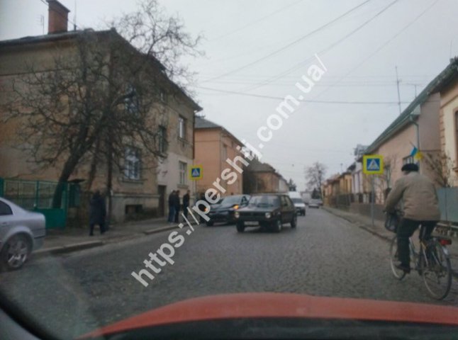 У Мукачеві зіткнулися два авто
