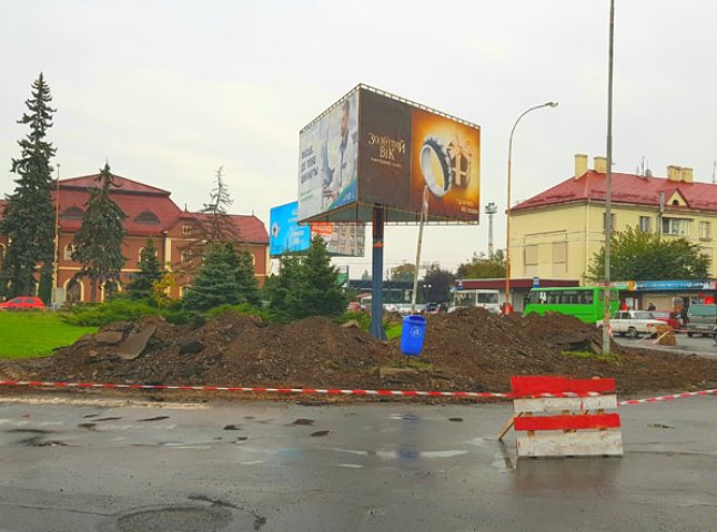 В Ужгороді біля залізничного вокзалу реконструюють площу