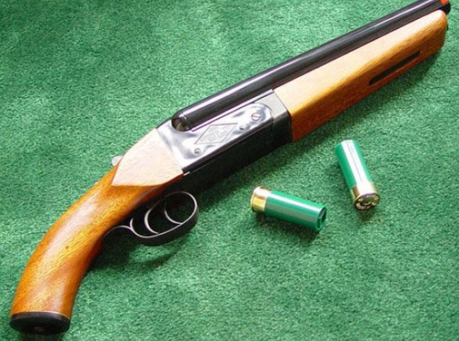 Підстаркуватий свалявський зброяр не довго радів продажу обрізу мисливської рушниці
