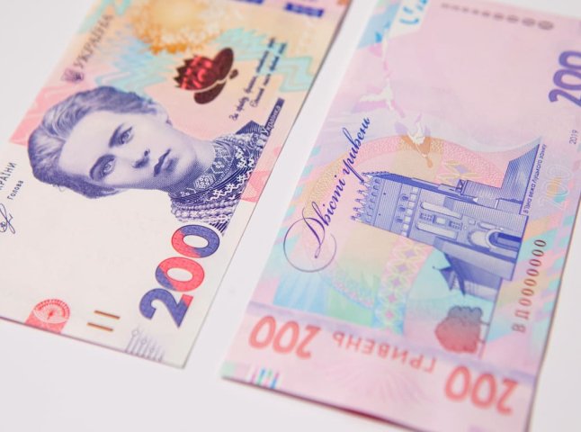 Українцям доплатять по 400 гривень, але не всім: хто отримає такі гроші