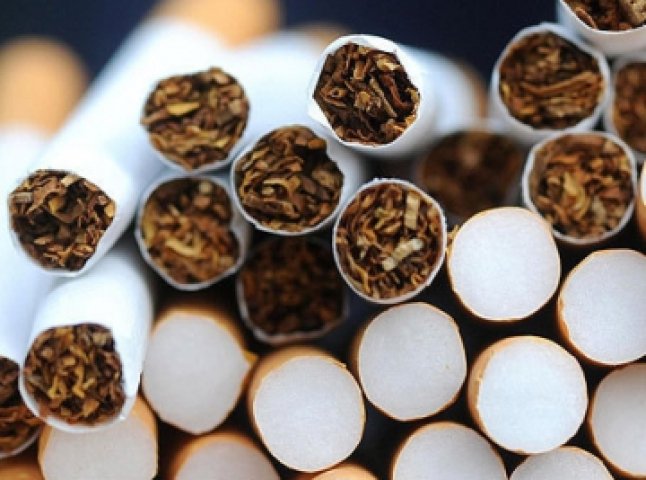 Закарпатські прикордонники знову виявили контрабандні цигарки біля кордону