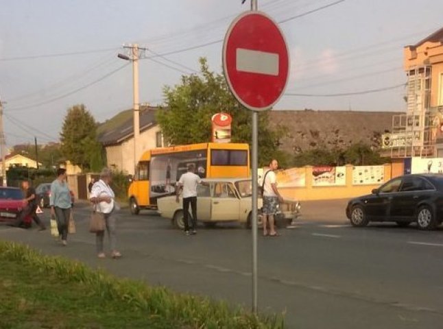 Зранку в Ужгороді зіткнулись три автомобілі