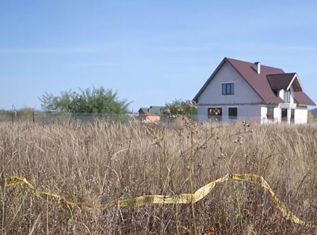 Відчували трупний сморід: у кущах біля будинку знайшли мертвого чоловіка