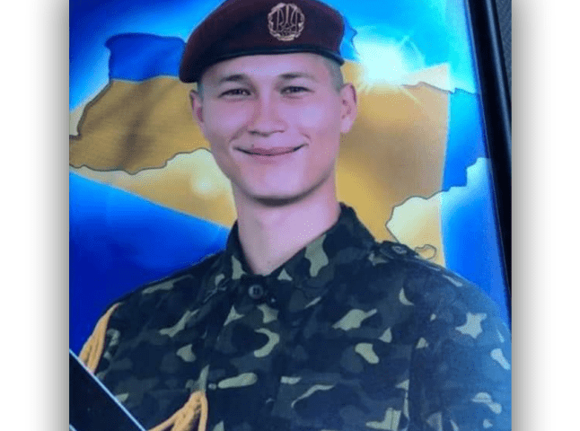 Сьогодні у Мукачеві поховають загиблого на війні Дмитра Савченка